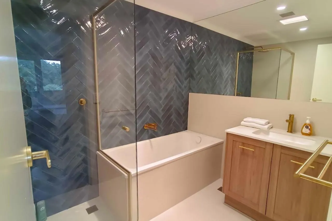 Spacious 2Br Apt Next To The City Canberra 0*,
